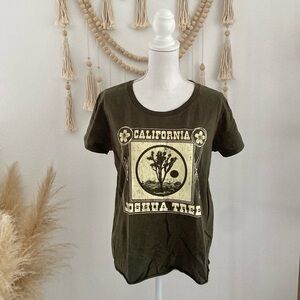 Fifth Sun Joshua Tree graphic tee army green short sleeve desert vibe large
